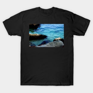 Blue waters of the Adriatic sea washing some stones T-Shirt